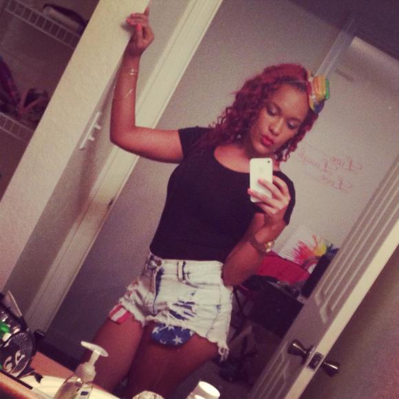 Meet your Posher, Monique - Picture 1 of 1